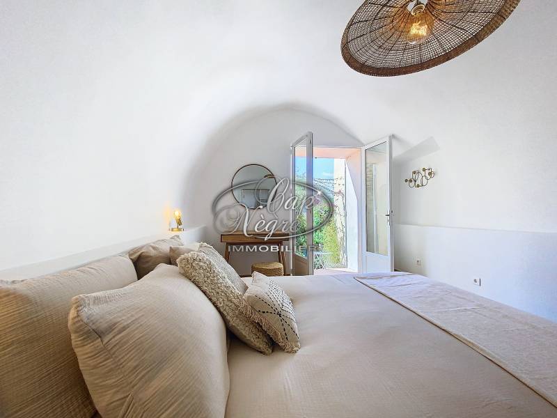 EXCLUSIVITÉ - BORMES-LES-MIMOSAS MAISON DE VILLAGE REFAITE À NEUF