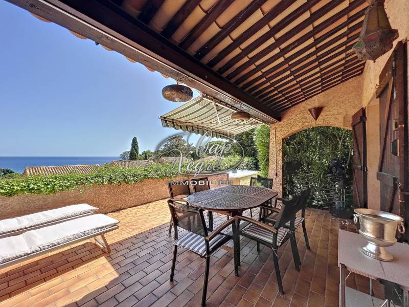 Pramousquier plage à pied spacieux T3 avec jardin et garage vue mer