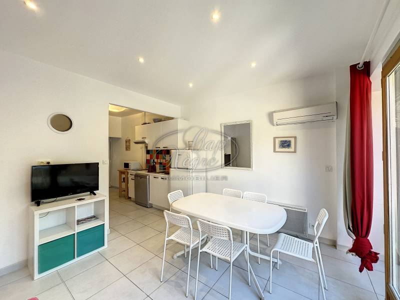 vend à saint clair appartement 2 terrasses et parking privé plage à pied Le Lavandou