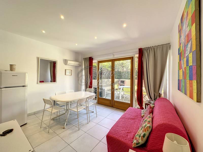 à vendre appartement rénové terrasse et parking à Saint Clair Le Lavandou