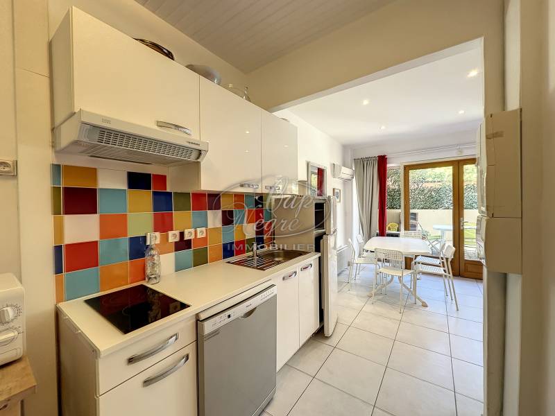 APPARTEMENT ENTIÈREMENT RÉNOVÉ - SAINT CLAIR - RARE