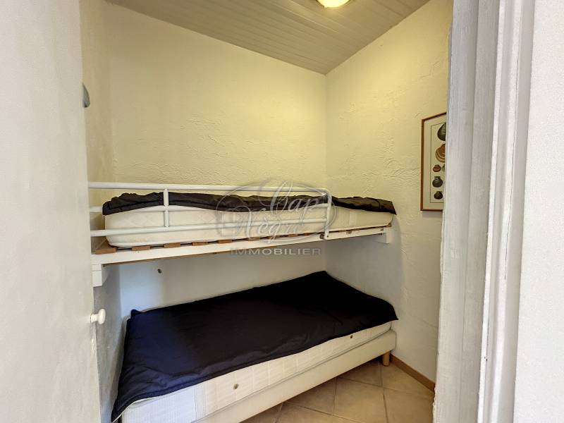 APPARTEMENT ENTIÈREMENT RÉNOVÉ - SAINT CLAIR - RARE