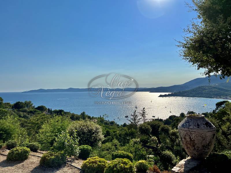 en vente dans le prestigieux domaine du cap nègre à cavalière villa luxueuse avec vue imprenable