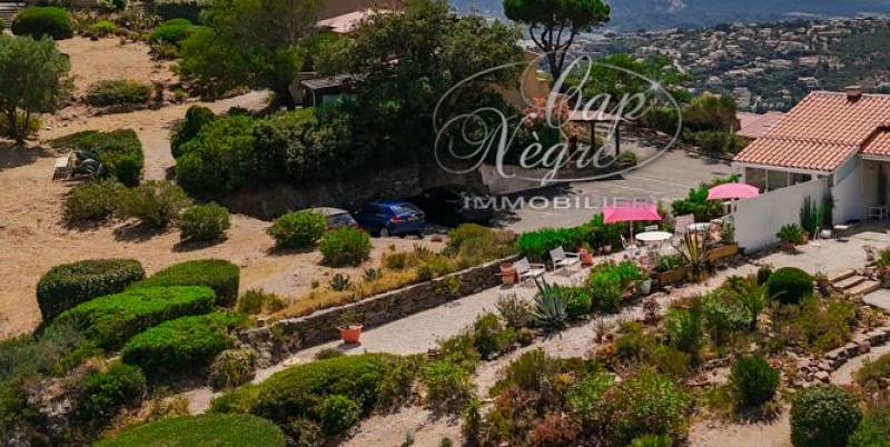 MAZET VUE SUR LA MER À VENDRE AU LAVANDOU À SAINT-CLAIR - EXCLUSIVITÉ