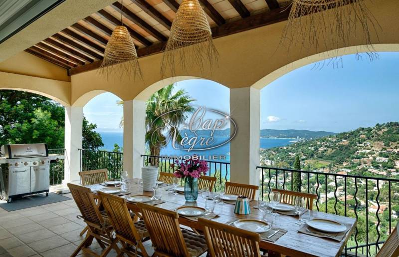 A VENDRE PRORPIETE LE LAVANDOU - AIGUEBELLE - COLLINES VUE MER