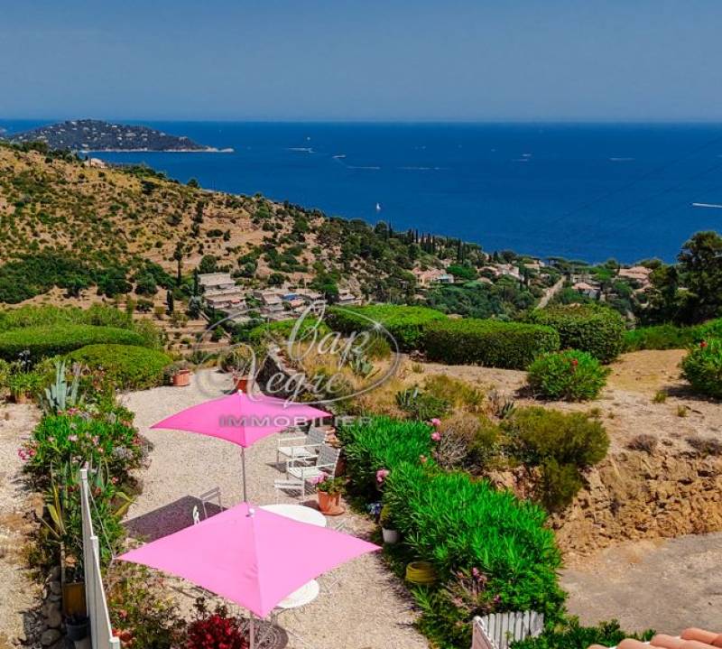 MAZET VUE SUR LA MER À VENDRE AU LAVANDOU À SAINT-CLAIR - EXCLUSIVITÉ