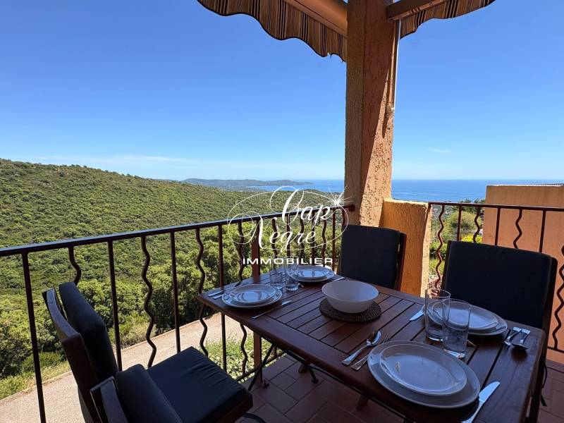 VENDU - MAZET VUE MER & COLLINES DE 58M² À VENDRE DANS LES HAUTEURS DE CAVALAIRE SUR MER EN EXCLUSIVITE