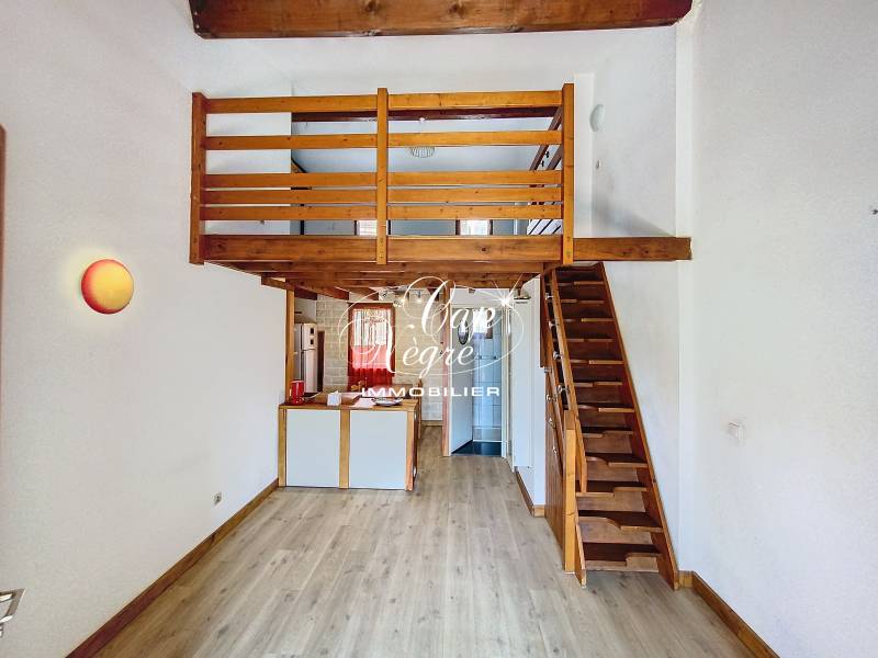 VENDU - MAZET T2 VUE MER À VENDRE DANS RÉSIDENCE CALME AVEC PISCINE À CAVALAIRE SUR MER