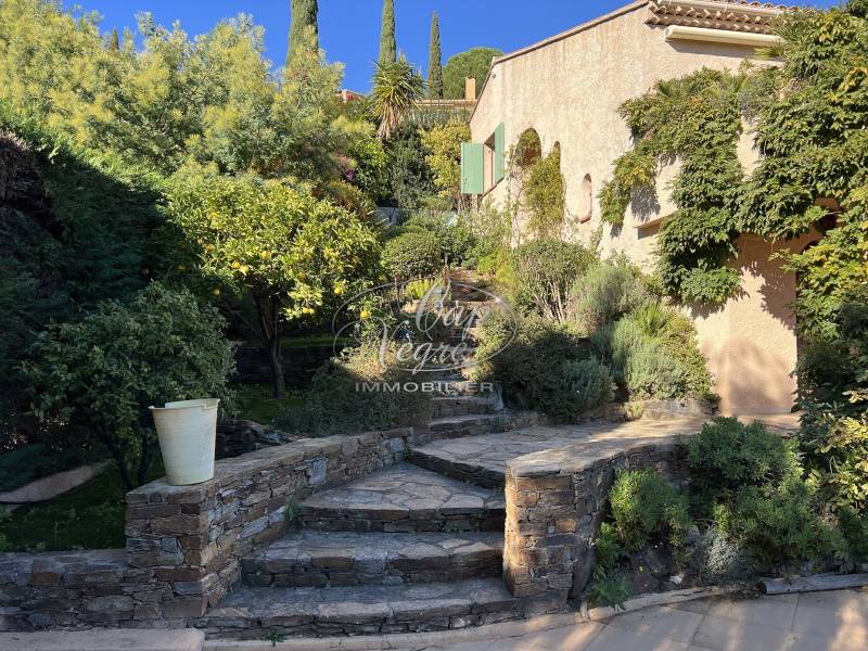 VILLA VUE MER À VENDRE À CAVALIÈRE