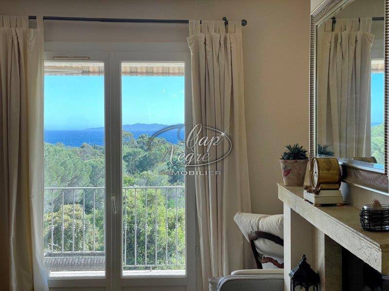 CAVALIÈRE - PROPRIÉTÉ AU CALME - LOTISSEMENT PRIVÉ