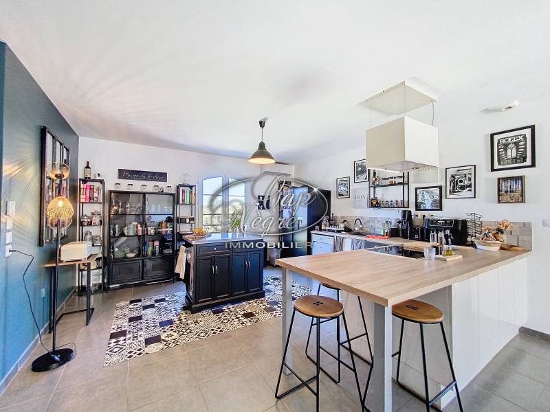 COGOLIN (83) - VILLA RÉCENTE AVEC PISCINE