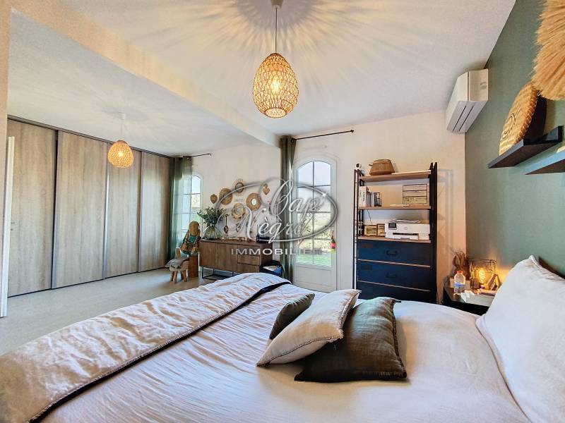 COGOLIN (83) - VILLA RÉCENTE AVEC PISCINE