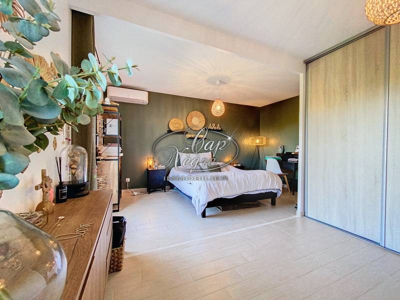 COGOLIN (83) - VILLA RÉCENTE AVEC PISCINE