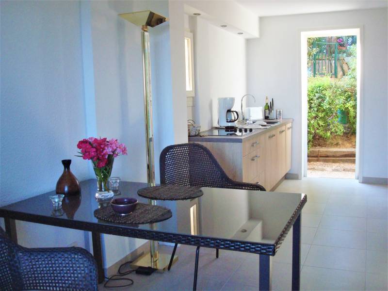 charmant T3 avec parking terrasse vue mer Canadel Var