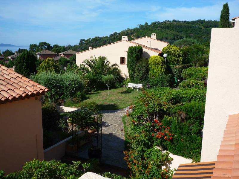 le lavandou cavalière t2 mezzanine avec jardin vue mer et îles