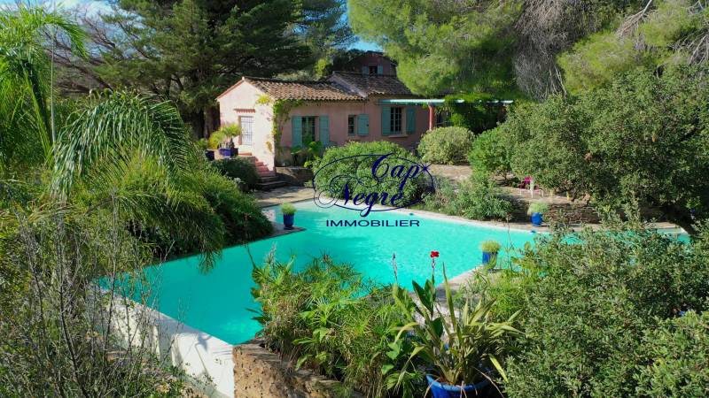BASTIDE DE CHARME ET DEPENDANCES - BORMES LES MIMOSAS