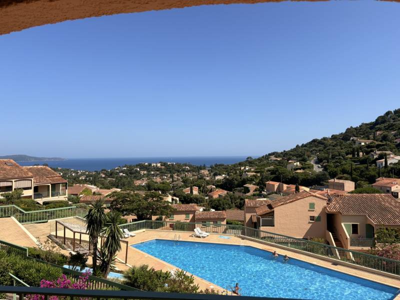 MAZET T3 VUE MER DE 43M² À VENDRE DES LES HAUTEURS DE CAVALAIRE