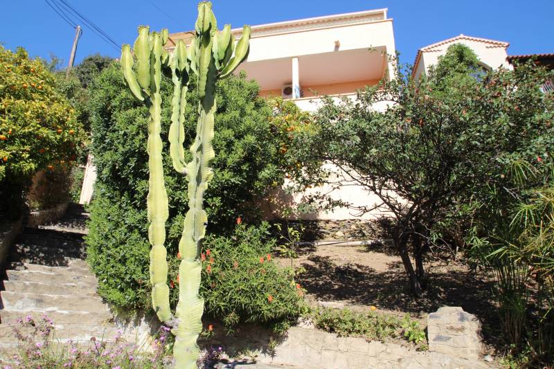 SOUS OFFRE - APPARTEMENT VUE MER ET PROCHE COMMERCES - LE RAYOL