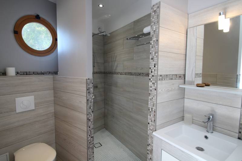 SOUS COMPROMIS DE VENTE - VILLA VUE MER ET PISCINE PROCHE COMMERCES LE LAVANDOU