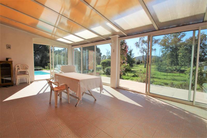 CHARMANTE MAISON AVEC PISCINE ET TERRAIN PLAT PROCHE COMMERCES - BORMES LES MIMOSAS