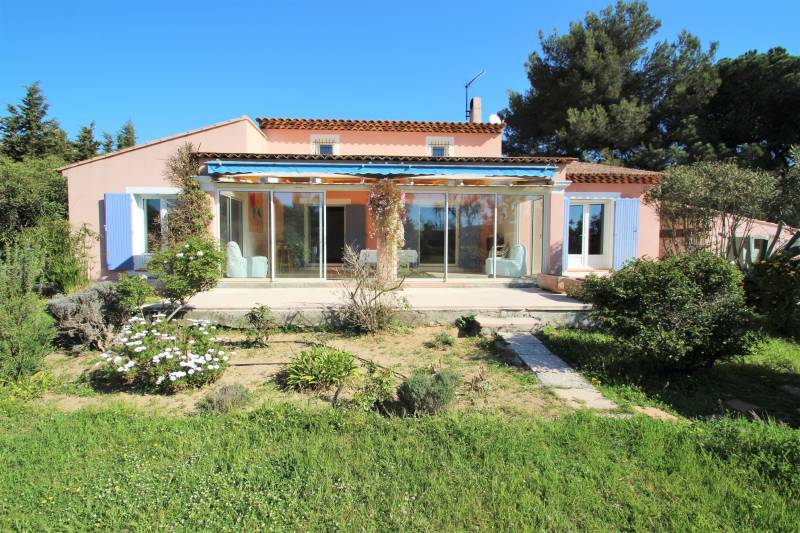 JOLIE MAISON PROCHE COMMERCES PIN DE BORMES AVEC PISCINE ET GARAGE FERME