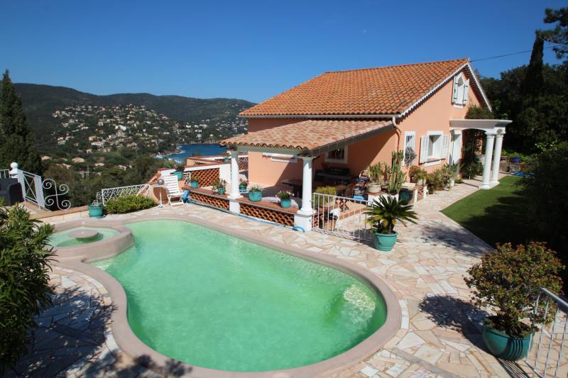PROPRIÉTÉ VUE MER ENTRE LE CAP NÈGRE ET LA PLAGE DE PRAMOUSQUIER