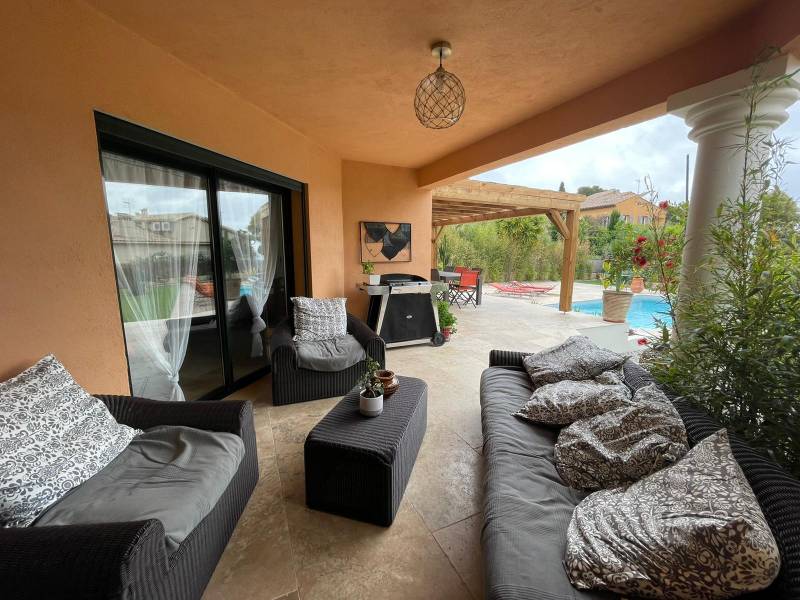 SUPERBE PROPRIÉTÉ ENTIÈREMENT RÉHABILITÉE FACE A LA MER - CARQUEIRANNE