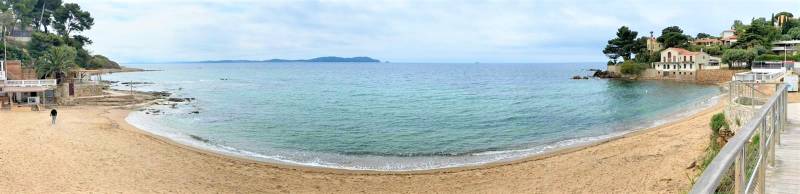 PROPRIÉTÉ A 50 M DE LA PLAGE DE CARQUEIRANNE PISCINE TERRAIN PAYSAGÉ