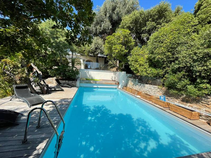 SOUS OFFRE - MAGNIFIQUE PROPRIETE VUE ET PROCHE MER AVEC PISCINE - CAVALIERE