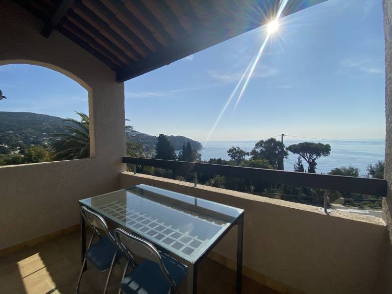 T2 vue mer parking piscine le rayol en vente