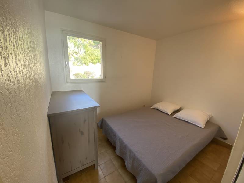 vente t2 mezzanine avec balcon et vue mer au rayol canadel