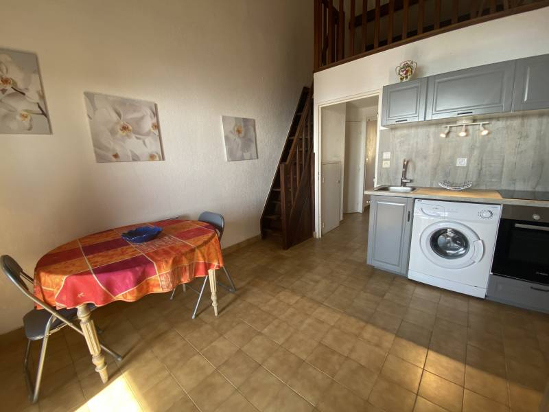 en vente au rayol canadel T2 mezzanine avec vue mer et parking dans résidence avec piscine