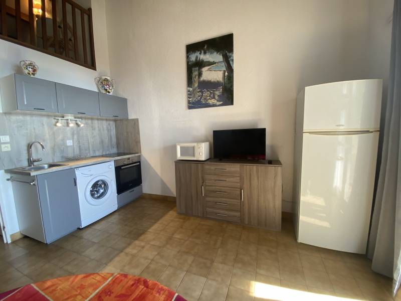 à vendre t2 mezzanine avec balcon au rayol canadel