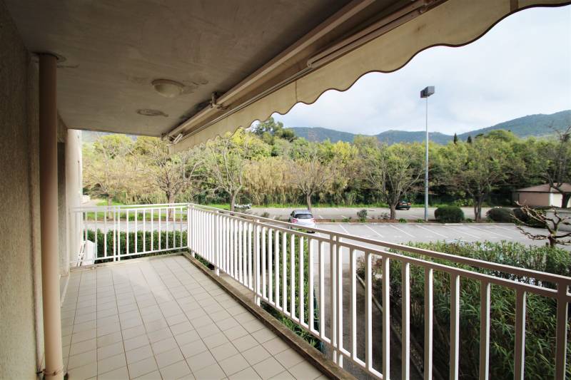 appartement grand balcon proche plage Cavalière