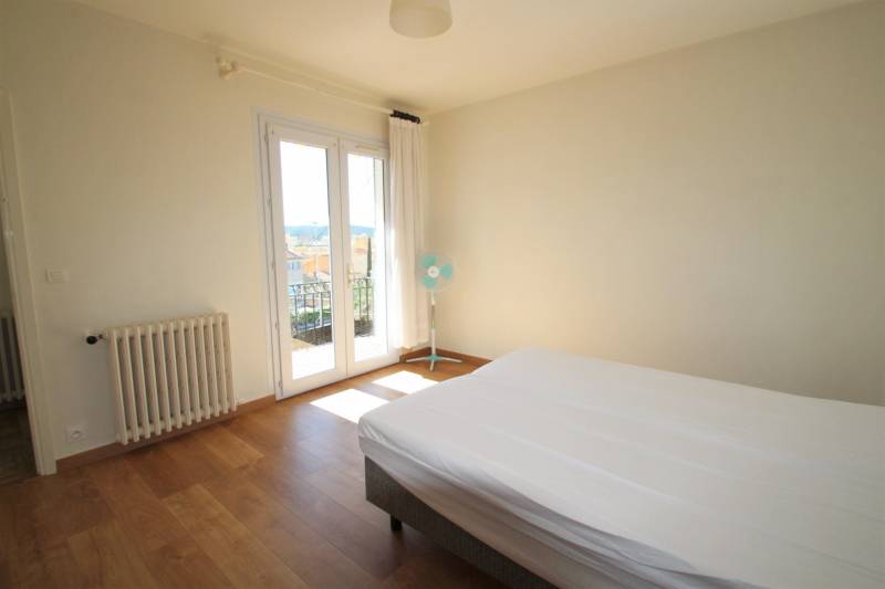 T4 VUE MER PROCHE CENTRE VILLE LE LAVANDOU CLIMATISATION PARKING