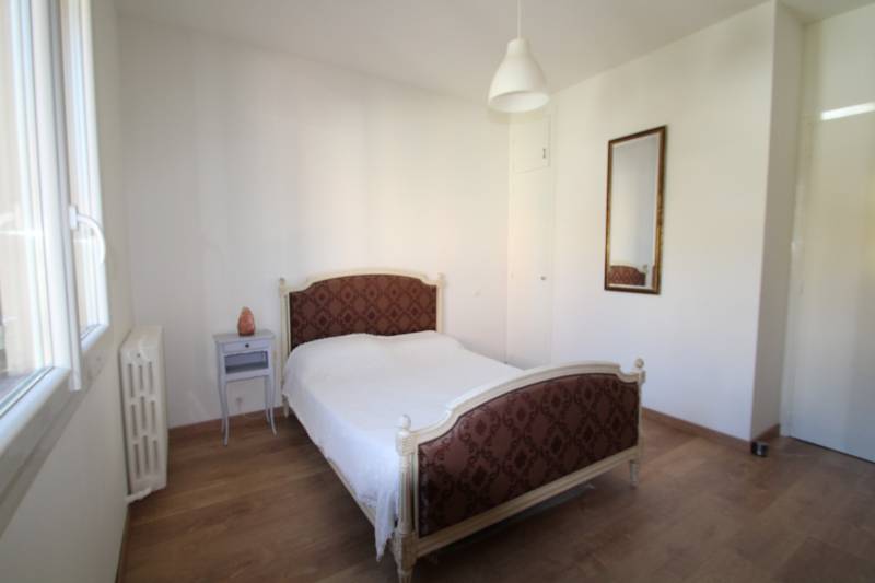 T4 VUE MER PROCHE CENTRE VILLE LE LAVANDOU CLIMATISATION PARKING