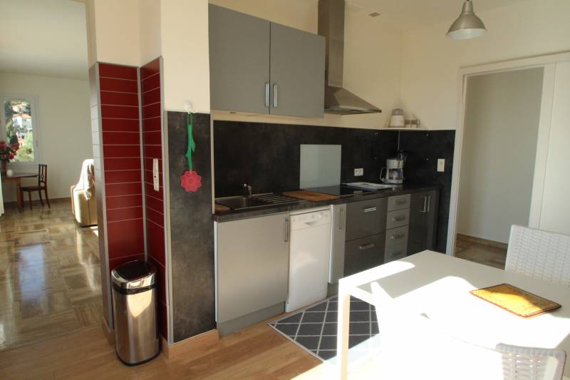 T4 VUE MER PROCHE CENTRE VILLE LE LAVANDOU CLIMATISATION PARKING