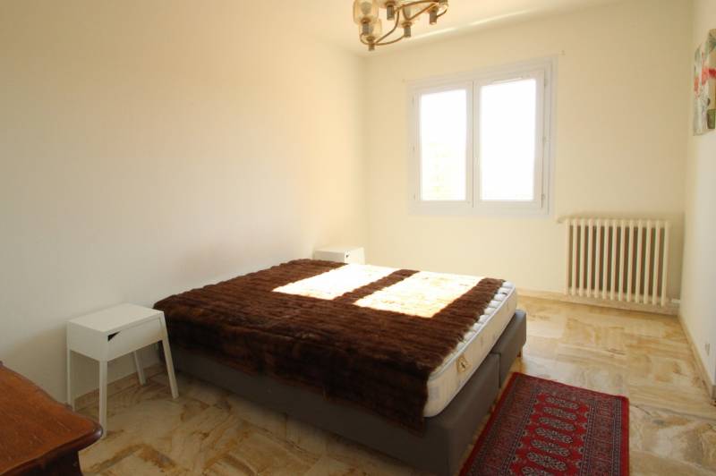 T4 VUE MER PROCHE CENTRE VILLE LE LAVANDOU CLIMATISATION PARKING