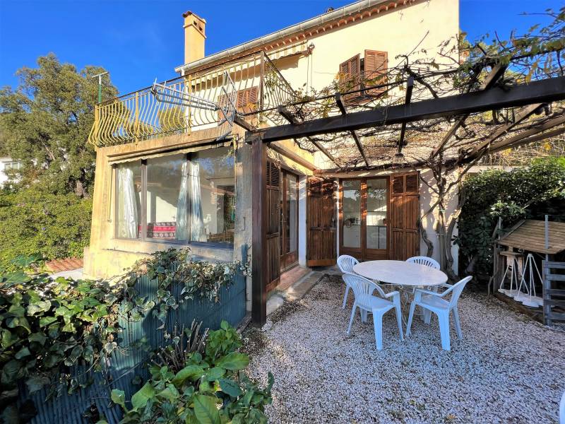 vend appartement au Rayol Canadel en partie basse à quelques minutes à pieds de la plage