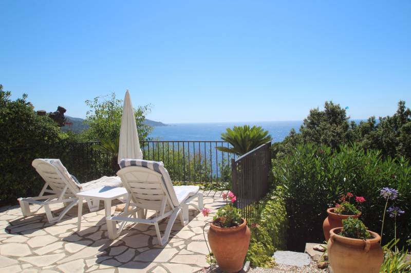 superbe grand T2 vue mer terrasse Aiguebelle Le Lavandou