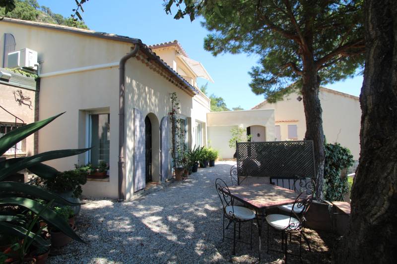 VUE MER IMPRENABLE A AIGUBELLE LE LAVANDOU VILLA A VENDRE