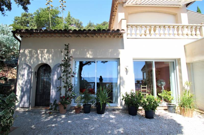 APPARTEMENT ET MAISON COMMUNICANTE TERRAIN IMMENSE AIGUEBELLE LE LAVANDOU