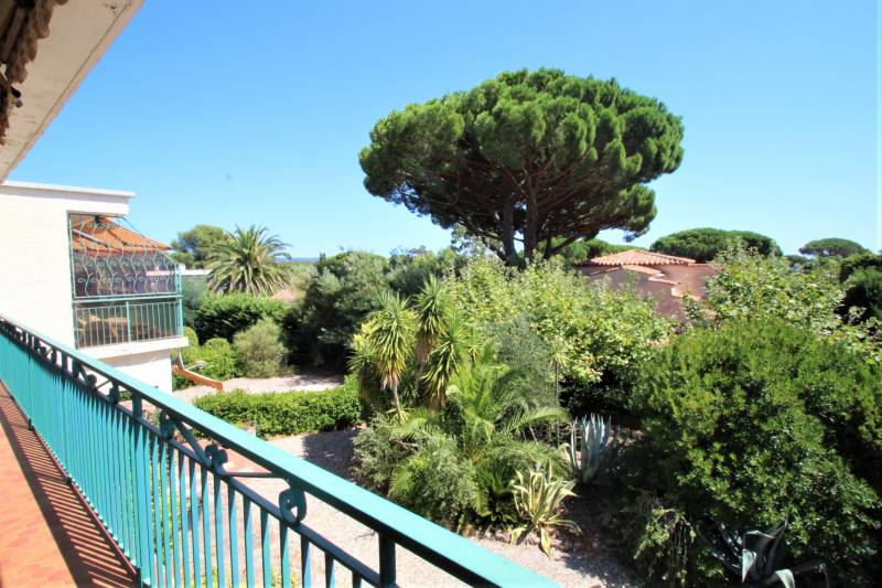 VENTE MAISON DIVISEE 4 APPARTEMENTS PROCHE PLAGE CAVALAIRE CLIMATISATION PARKING