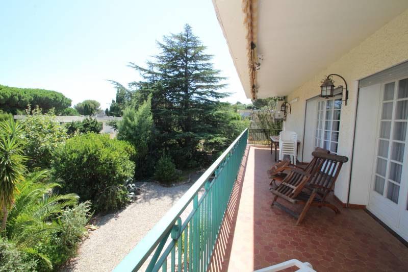 VILLA DIVISEE 4 APPRTEMENTS CLIMATISATION PARKIN A VENDRE CAVALAIRE PROCHE