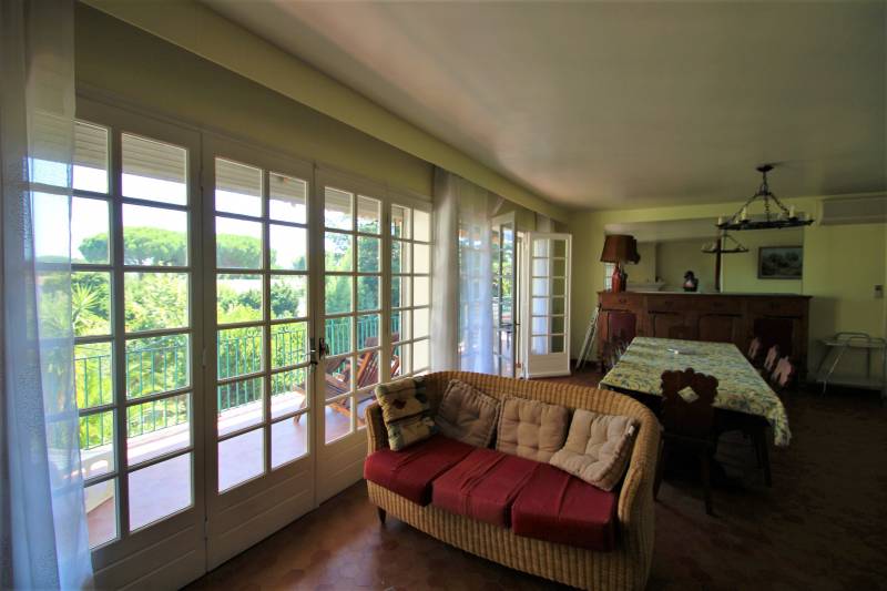 PROPRIETE A VENDRE VILLA DIVISEE EN 4 APPARTEMENTS TOUS CLIMATISES PARKING PROCHE PLAGE CAVALAIRE