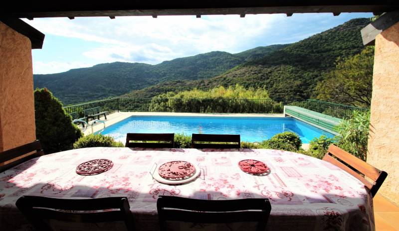 propriété avec piscine grande terrasse sur les hauteurs du canadel