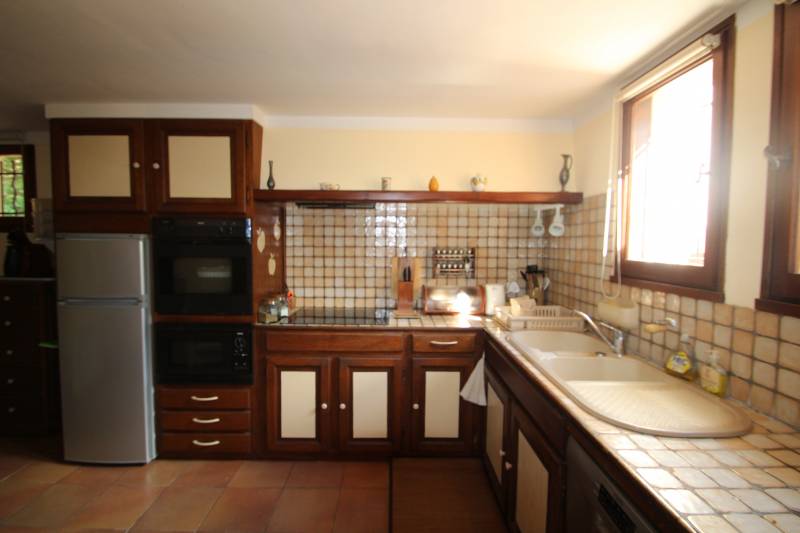 VILLA SPACIEUSE SUR 2 NIVEAUX COLLINE RAYOL CANADEL PISCINE VUE DEGAGEE AGREABLE