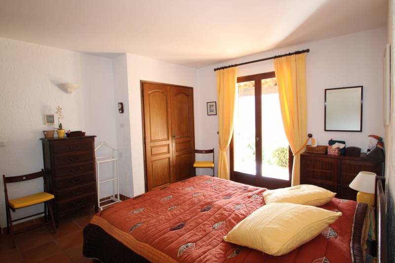 VILLA SPACIEUSE CHEMINEE AU RAYOL CANADEL AVEC PISCINE