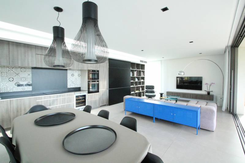 SUPERBE VILLA MODERNE, MATERIAUX DE LUXE, GRANDE TERRASSE AVEC PISCINE A VENDRE AU RAYOL CANADEL