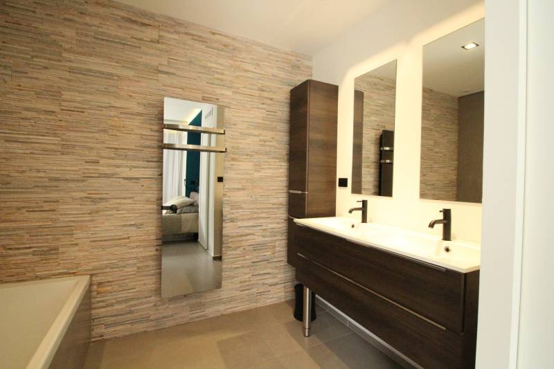 BIEN DE QUALITE, AU RAYOL CANADEL VILLA A VENDRE, PISCINE, TOTALEMENT EQUIPEE